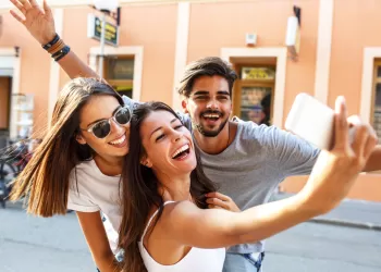 Selfie Poz Önerileri: Selfiede Nasıl Poz Verilir?