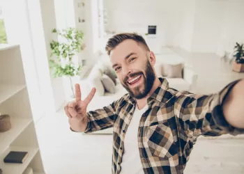 Evde Selfie Çekme Teknikleri – Etkileyici Pozlar Vermeye Ne Dersiniz?