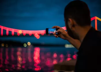 Gözlerin Arkasındaki Güzellik: Gece Telefonla Fotoğraf Çekimi